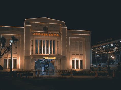 stasiun tugu jogja yogyakarta stasiun kereta api  keren  indonesia liburmulucom