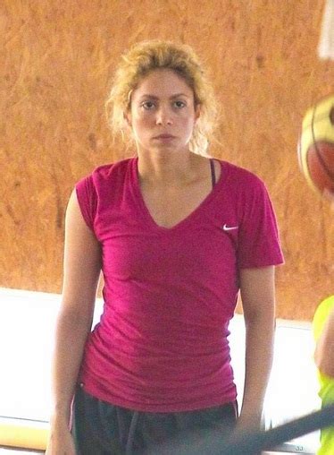 9 Pictures Of Shakira Without Makeup Styles At Life