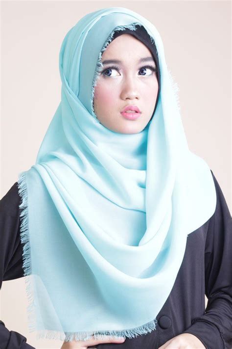 warna hijab  cocok  baju warna biru tua pintar mencocokan