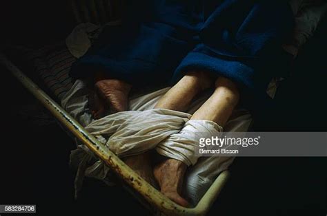 Tied To Bed Photos Et Images De Collection Getty Images