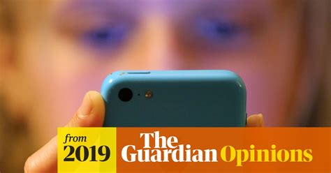 The Majority Of 11 Year Olds Own Smartphones And Experts Are Worried