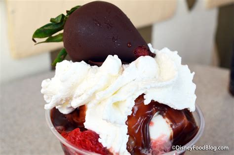 Review Must Eat Sundaes At Ghirardelli Ice Cream And