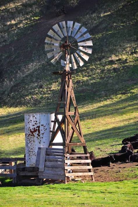 Love This Old Windmill And Water Tank Farm Windmill Windmill Water