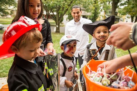 halloween  trick  treating safety tips