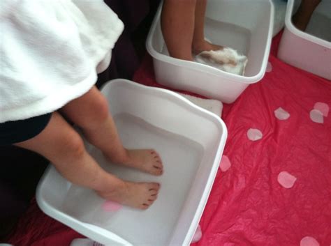 warm feet soaks  aromatherapy  awaiting   diva