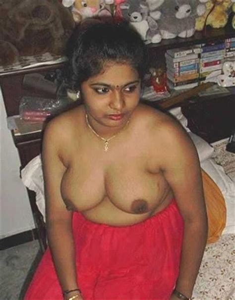 indian aunty getting nude to satisfy uncle