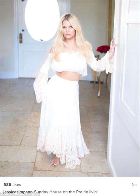 jessica simpson showcases toned midriff in lacy skirt