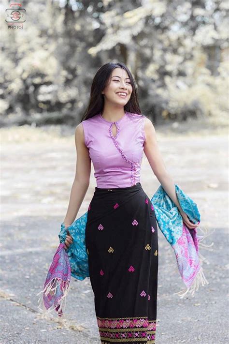 Online Cele Su Hlaing Win In Myanmar Traditional Dress Burmese