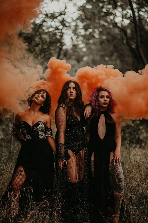 Pin By Emily Mushrush On The Witches Photoshoot Halloween Photoshoot