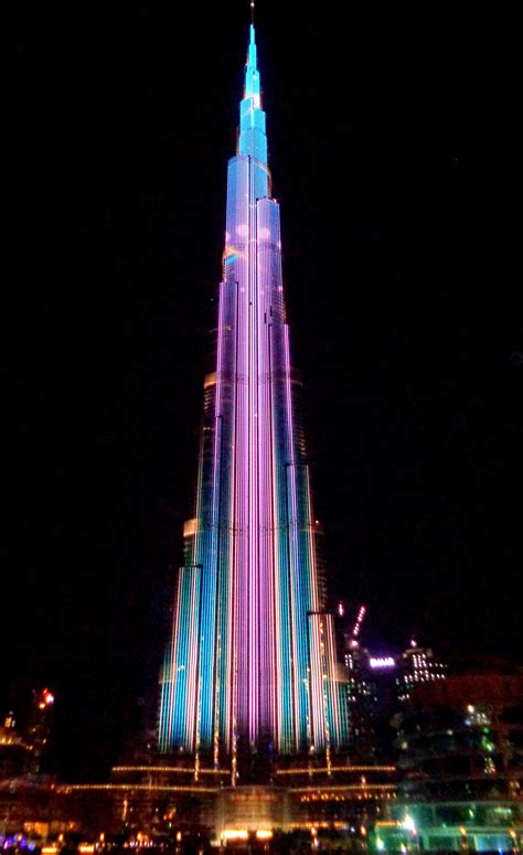 dubais laser light show   burj khalifa sheikh mohammed bin