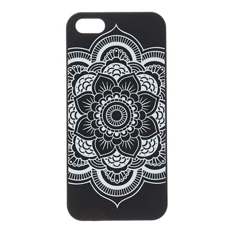 this pretty black and white phone case features a cool