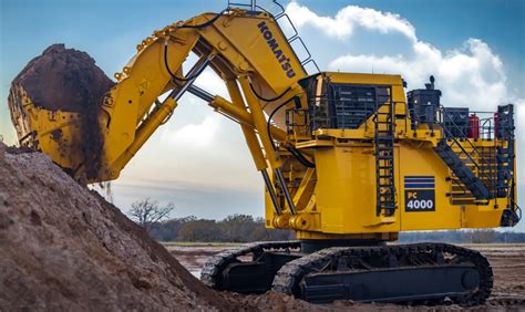 komatsu australia launches updated pc  mining excavator
