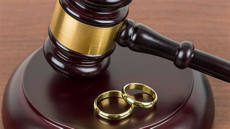 divorce  steps   protect  finances
