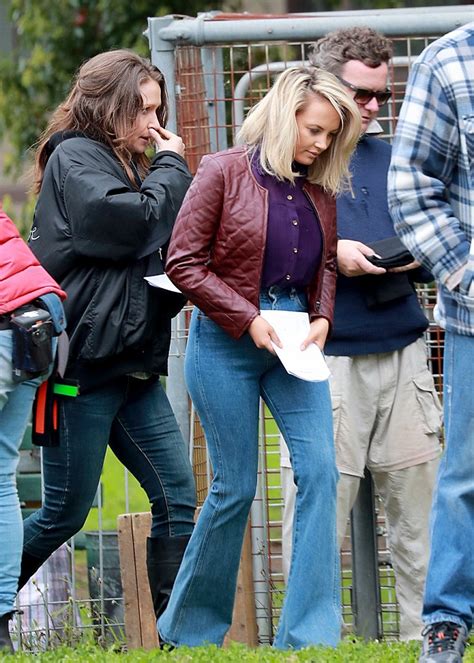 samantha jade flaunts her shapely derrière in skin tight jeans filming