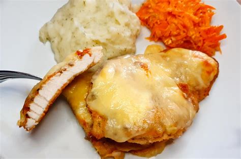 easy chicken  cheese topping recipe prepare  plates