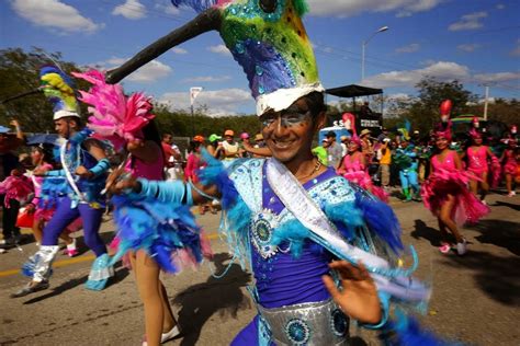 carnaval de merida atrajo  mas de  personas el domingo libertad de expresion yucatan ley