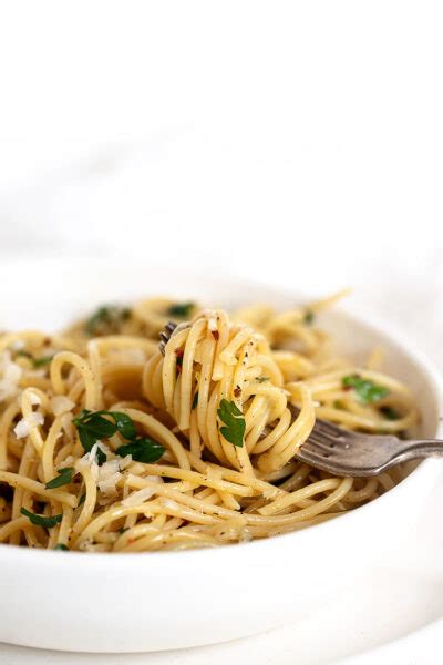 Spaghetti With Olive Oil And Garlic Seasons And Suppers