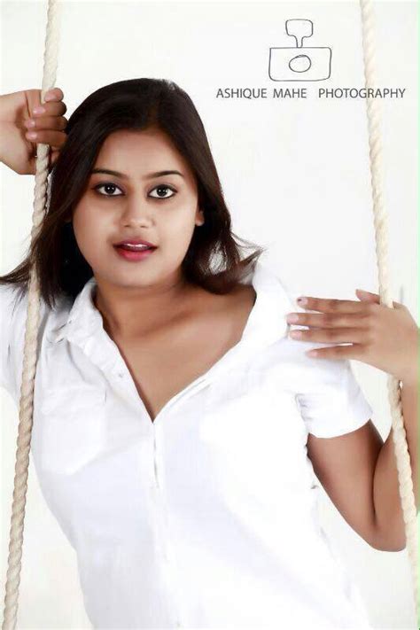 Mallu Beauty Ansiba Hassan Sexy Show Latest Photoshoot