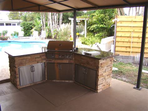 outdoor kitchen backyards