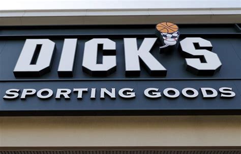 Dick’s Sporting Goods Shifts Further From Guns Even As Sales Suffer