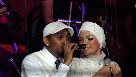 10 Pasangan Selebritis Indonesia Yang Pernah Menikah Beda