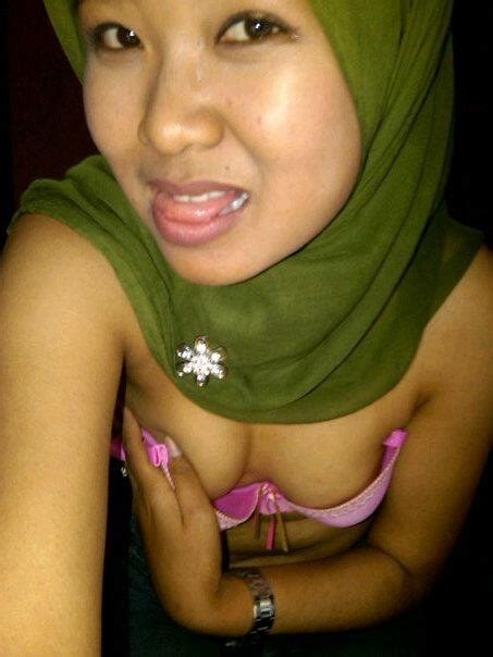 indonesian jilbab menggoda free porn