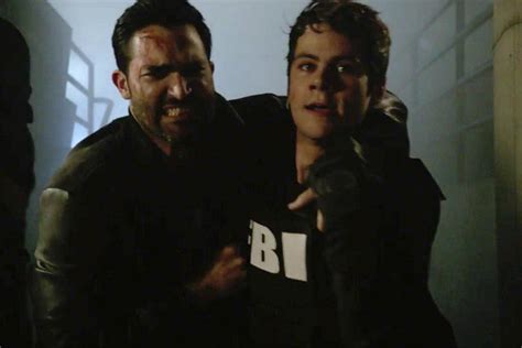 1 stiles is in his fbi suit 2 hes helping derek i am not okay teenwolf6b teenwolf ♥ teen