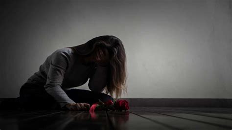 Therapist Explains How To Grieve The Loss Of Your Love Relationship