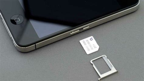 apple  allegedly working  iphone models  sim card slot