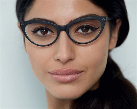 How To Perfect The Cat S Eye Flick Loveglasses Specsavers Uk