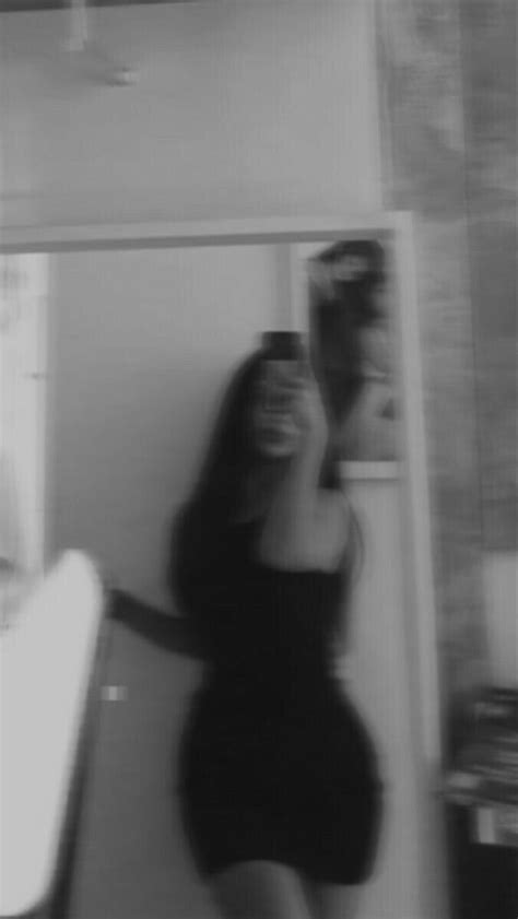 Pin By ™𝑴𝒂̄𝒉𝒃𝒐𝒖𝒍𝒂 🤙🏻 On Abonnés Moi Mirror Selfie Girl Cute Selfie