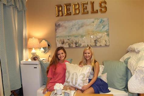 Vanity Lovin College Dorm Rooms With Style Pictures Cbs News