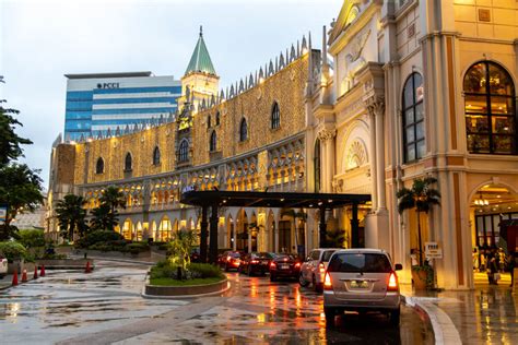vacancy rates  shopping malls   philippines  expected  rise asia property awards