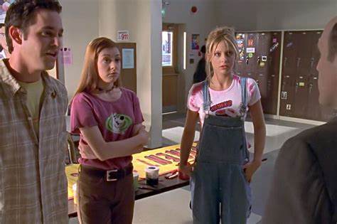 15 of buffy the vampire slayer s greatest fashion moments buffy the