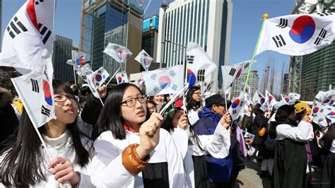 south koreans celebrate independence   york breaking asia