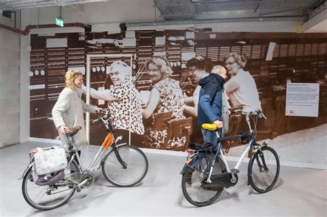 fietsenstalling met  plekken  monumentaal postkantoor  utrecht geopend de utrechtse