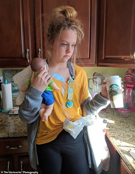 Teen With Eight Siblings Dresses As A Tired Mom For Halloween Daily