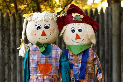 Make A Scarecrow From Items You Have At Home Living On