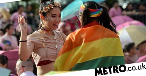 Singapore Finally Lifts Gay Sex Ban – But Equal Marriage Wont Be