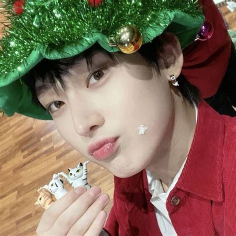 enhypenコミュニティ投稿 its almost christmas here some christmas pfp 🤧🫶💓