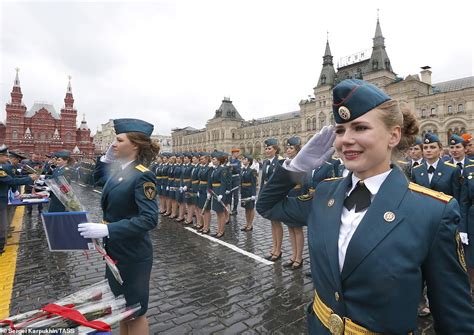 putin s newest recruits parade through moscow s red square during
