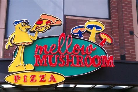 mellow mushroom pizza   groovy  henderson avenue eater dallas
