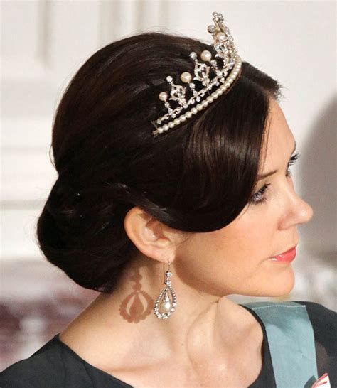 royal order  sartorial splendor tiara thursday marys wedding tiara