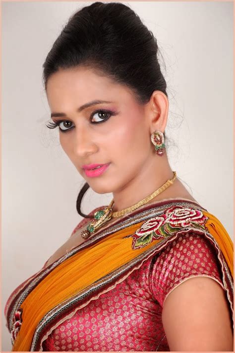 kerala mallu busty actress sanjana spicy saree pallu drop showing big