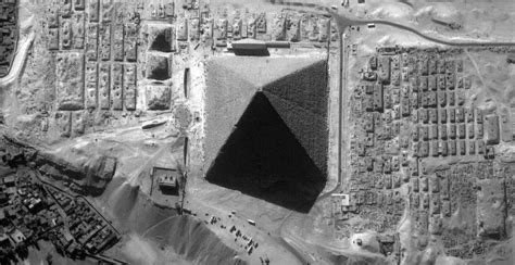ancient giza pyramids built      sides curiosmos