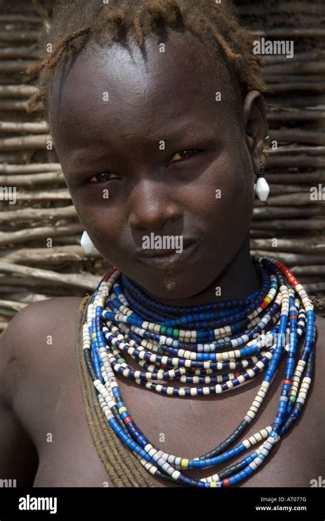 ethiopia omo delta dassanech girl fotos und bildmaterial in hoher