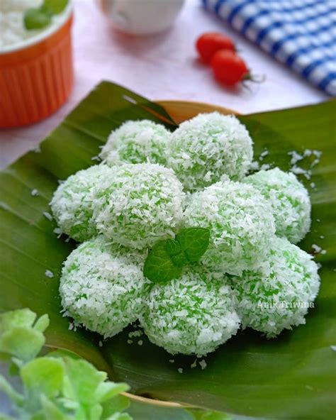 membuat klepon instagram indonesian desserts indonesian cuisine