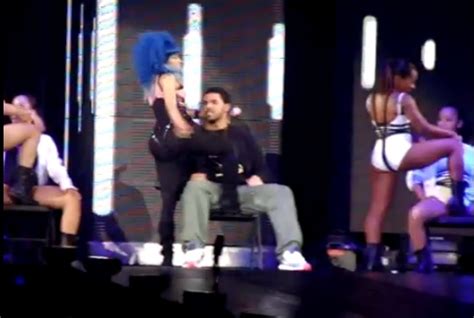 Event Snaps Nicki Minaj Gives Drake A “super Bass” Lap Dance