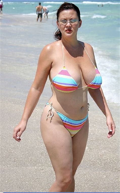 Busty Chick On The Beach Picture Ebaums World