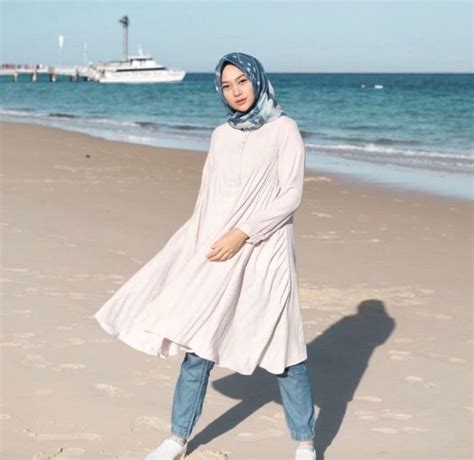 16 Inspirasi Style Ootd Ke Pantai Untuk Hijabers Fashion